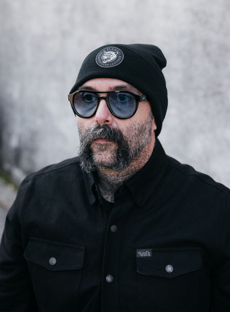 WOLF CUFF BEANIE - SCHWARZ